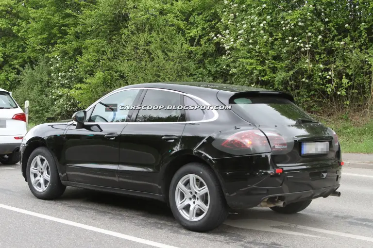 Porsche Macan foto spia maggio 2012 - 12