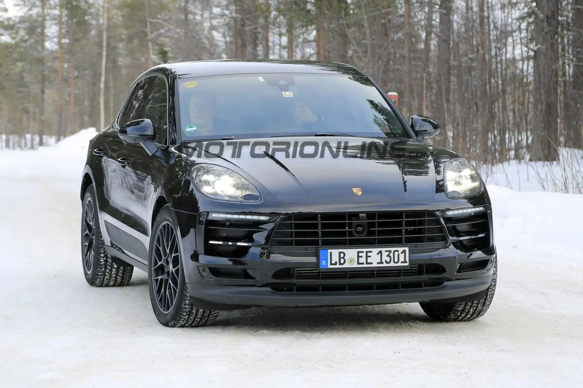 Porsche Macan MY 2018 - Foto spia 08-02-2017 - 2