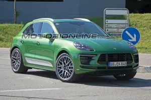 Porsche Macan MY 2019 foto spia 8 maggio 2018