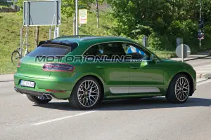 Porsche Macan MY 2019 foto spia 8 maggio 2018