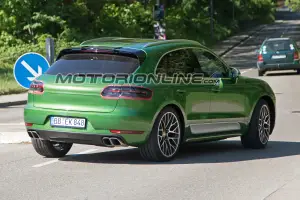 Porsche Macan MY 2019 foto spia 8 maggio 2018