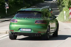 Porsche Macan MY 2019 foto spia 8 maggio 2018