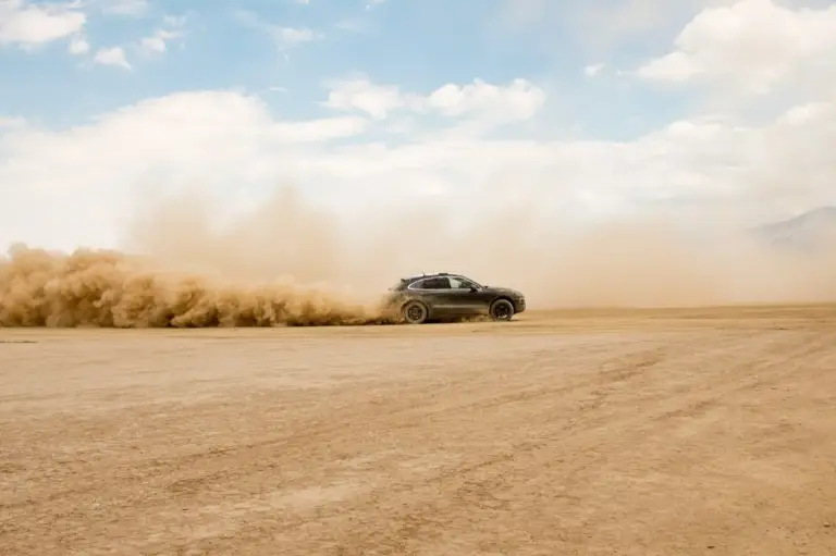 Porsche Macan - Nuove foto ufficiali - 26