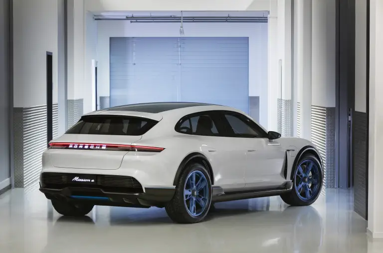 Porsche Mission E Cross Turismo Concept - 6