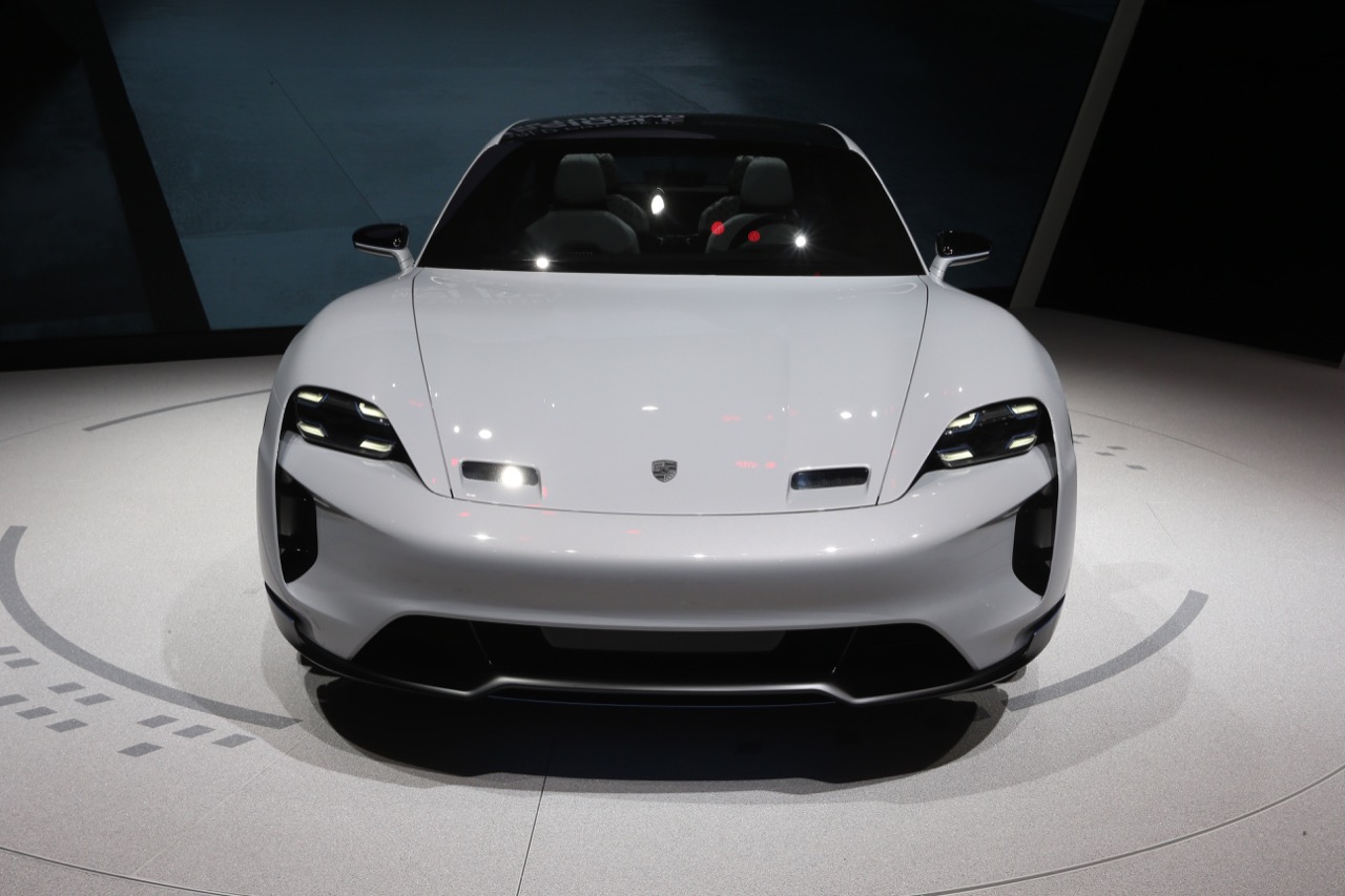 Porsche Mission E Cross Turismo (foto live) - Salone di Ginevra 2018