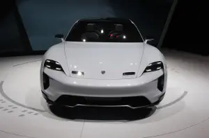 Porsche Mission E Cross Turismo (foto live) - Salone di Ginevra 2018