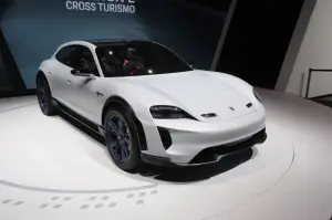 Porsche Mission E Cross Turismo (foto live) - Salone di Ginevra 2018
