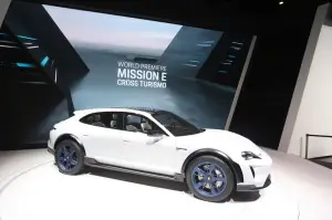 Porsche Mission E Cross Turismo (foto live) - Salone di Ginevra 2018