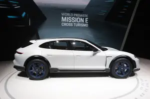 Porsche Mission E Cross Turismo (foto live) - Salone di Ginevra 2018
