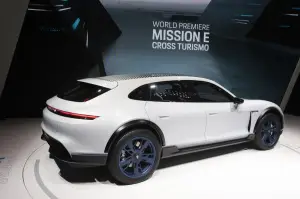 Porsche Mission E Cross Turismo (foto live) - Salone di Ginevra 2018