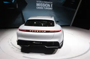 Porsche Mission E Cross Turismo (foto live) - Salone di Ginevra 2018