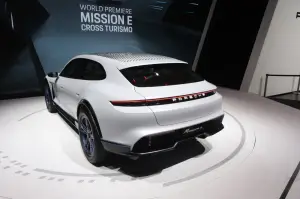 Porsche Mission E Cross Turismo (foto live) - Salone di Ginevra 2018