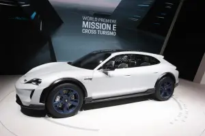 Porsche Mission E Cross Turismo (foto live) - Salone di Ginevra 2018