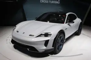 Porsche Mission E Cross Turismo (foto live) - Salone di Ginevra 2018