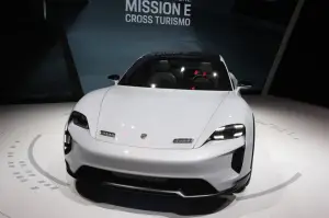 Porsche Mission E Cross Turismo (foto live) - Salone di Ginevra 2018