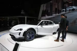 Porsche Mission E Cross Turismo (foto live) - Salone di Ginevra 2018