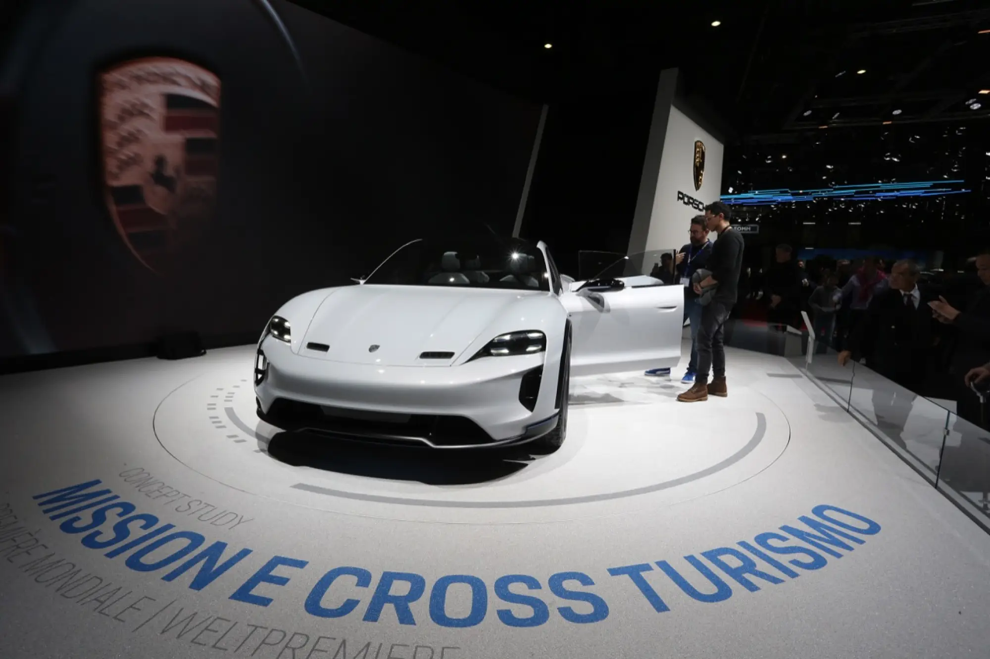 Porsche Mission E Cross Turismo (foto live) - Salone di Ginevra 2018 - 16