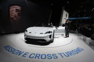 Porsche Mission E Cross Turismo (foto live) - Salone di Ginevra 2018