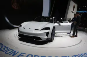 Porsche Mission E Cross Turismo (foto live) - Salone di Ginevra 2018