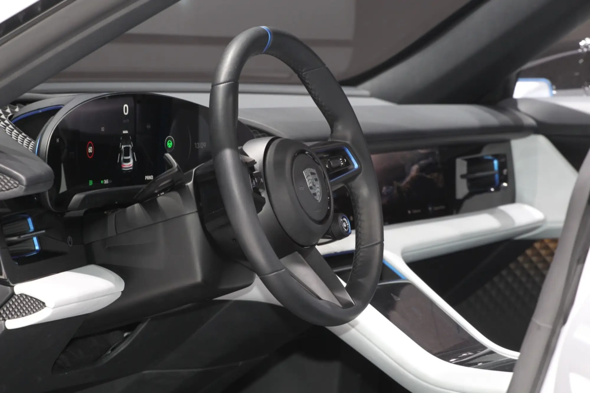 Porsche Mission E Cross Turismo (foto live) - Salone di Ginevra 2018 - 18
