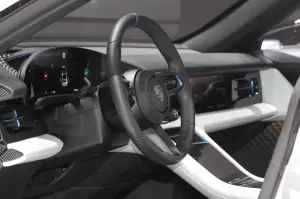 Porsche Mission E Cross Turismo (foto live) - Salone di Ginevra 2018