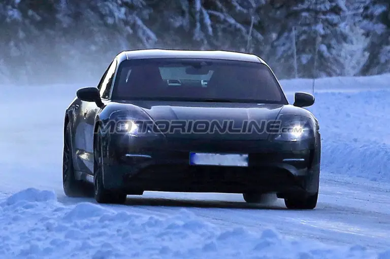 Porsche Mission E - Foto spia 06-12-2017 - 2