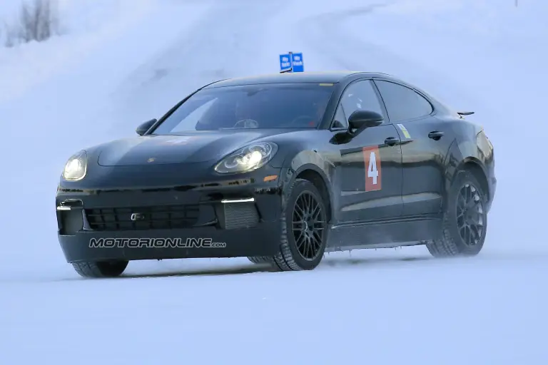 Porsche Mission E foto spia 11 gennaio 2017 - 3