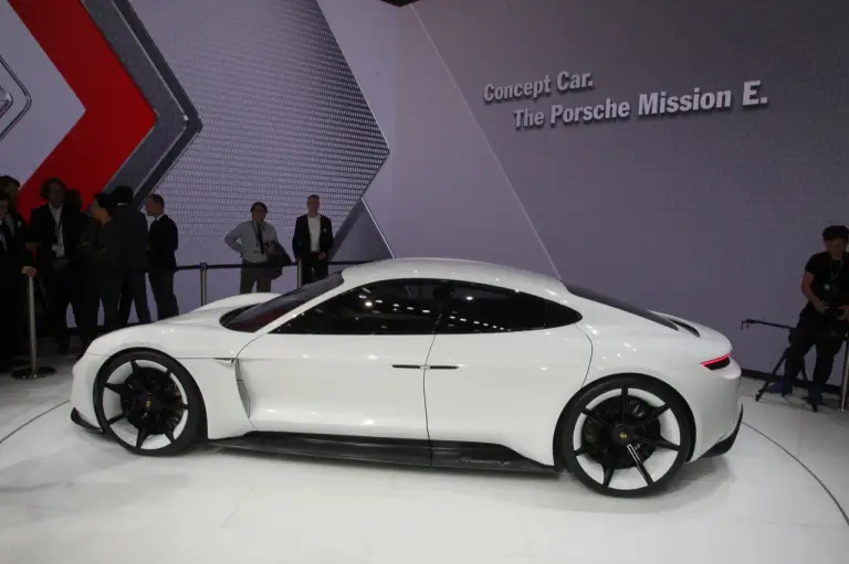 Porsche Mission E - Salone di Francoforte 2015 - 3
