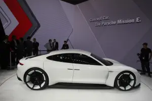 Porsche Mission E - Salone di Francoforte 2015 - 14