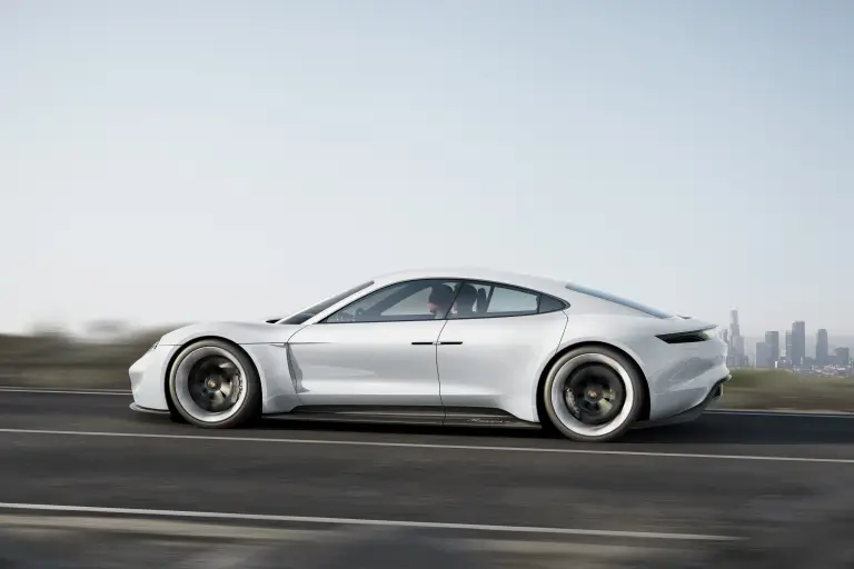 Porsche Mission E - 6