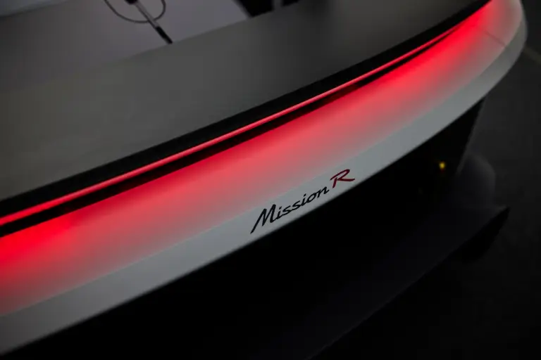 Porsche Mission R Concept - 44