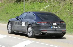 Porsche Panamera 2022 - Foto spia 12-05-2021