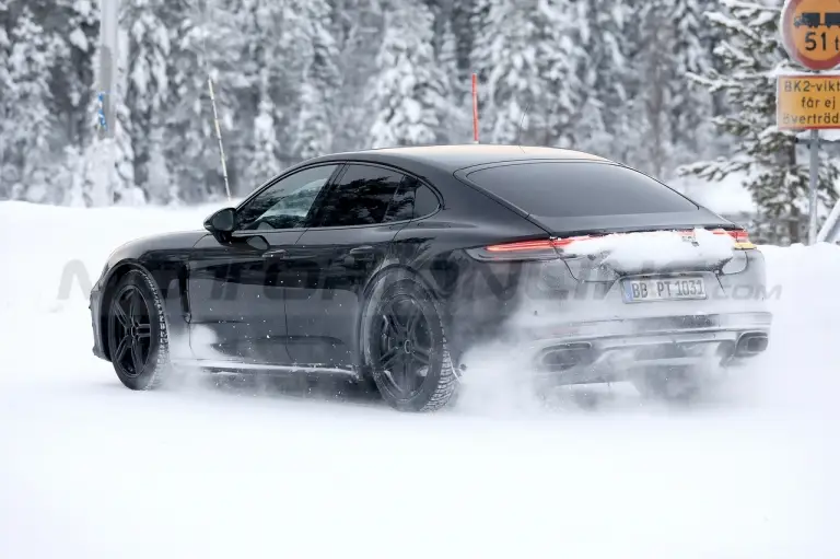 Porsche Panamera 2024 - Foto Spia 07-01-2022 - 4