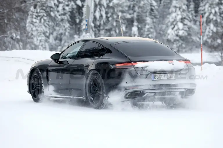 Porsche Panamera 2024 - Foto Spia 07-01-2022 - 5