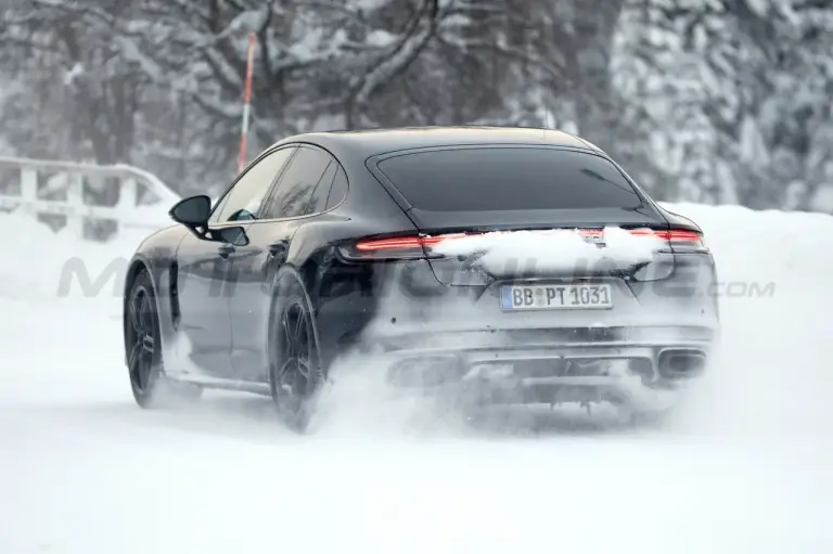 Porsche Panamera 2024 - Foto Spia 07-01-2022 - 13
