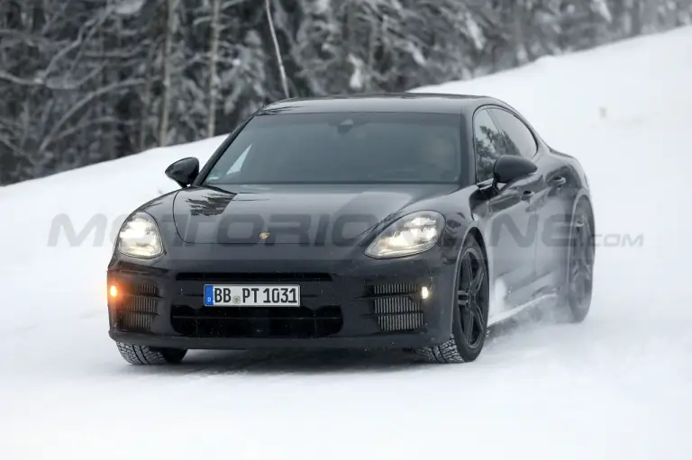 Porsche Panamera 2024 - Foto Spia 07-01-2022 - 9