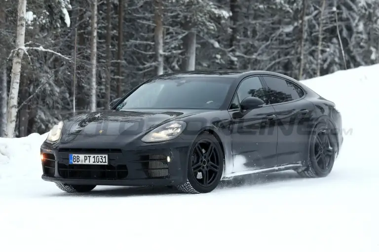 Porsche Panamera 2024 - Foto Spia 07-01-2022 - 12