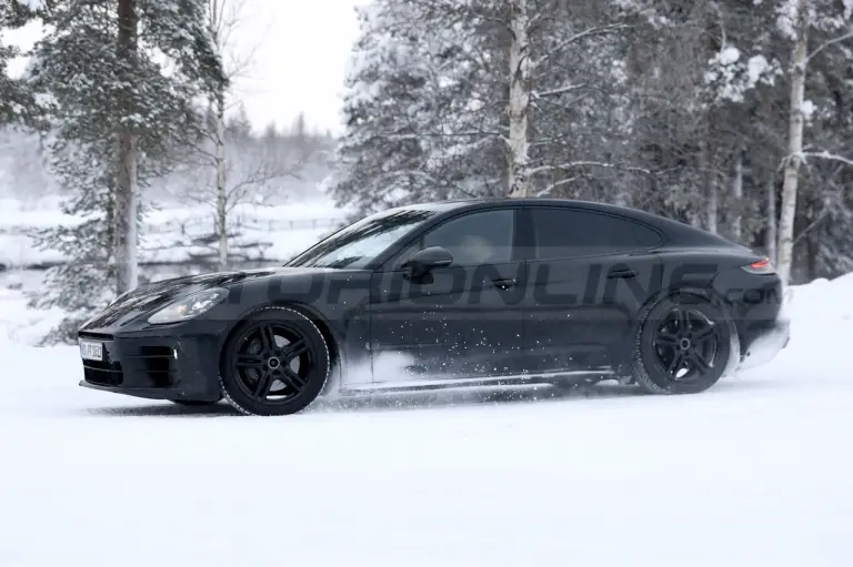 Porsche Panamera 2024 - Foto Spia 07-01-2022 - 2