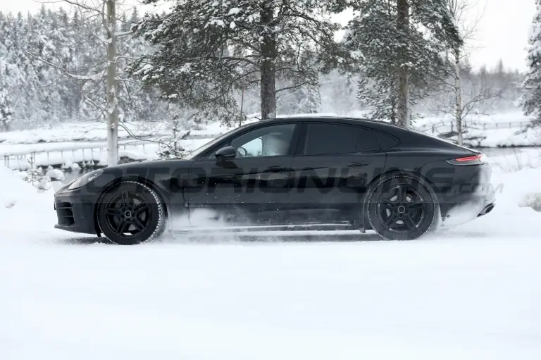 Porsche Panamera 2024 - Foto Spia 07-01-2022 - 3