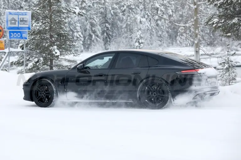 Porsche Panamera 2024 - Foto Spia 07-01-2022 - 8
