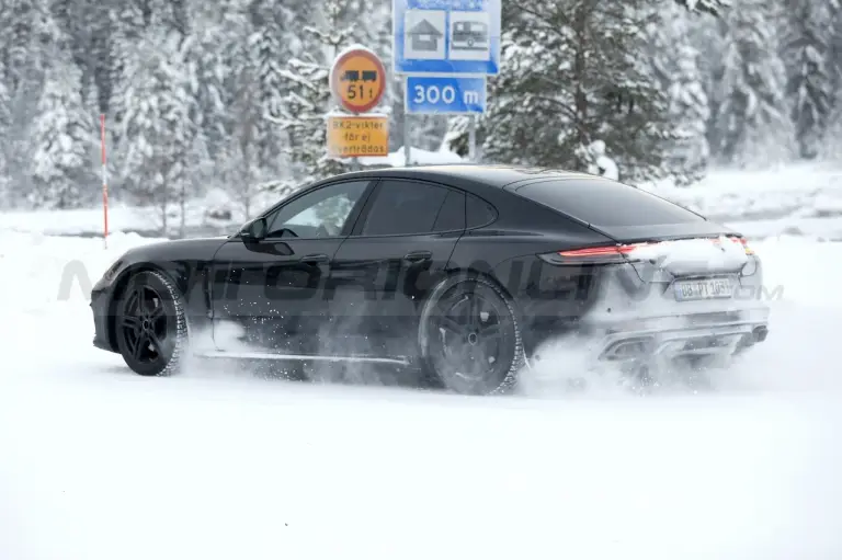 Porsche Panamera 2024 - Foto Spia 07-01-2022 - 7