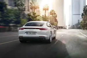 Porsche Panamera 4 E-Hybrid - 4