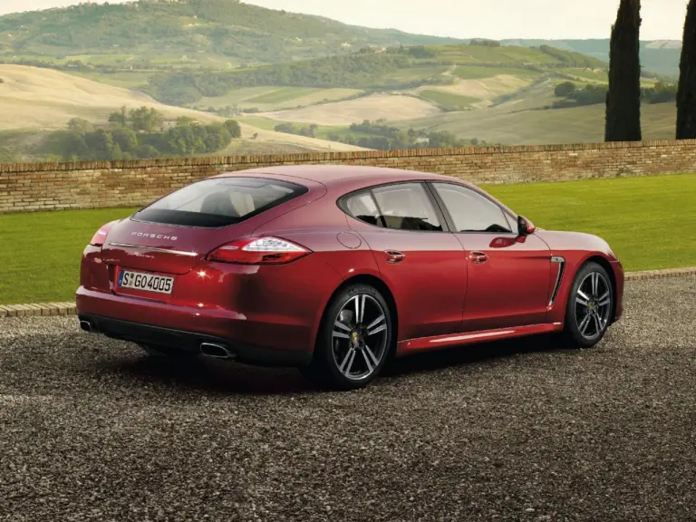 Porsche Panamera & Panamera 4 - 8