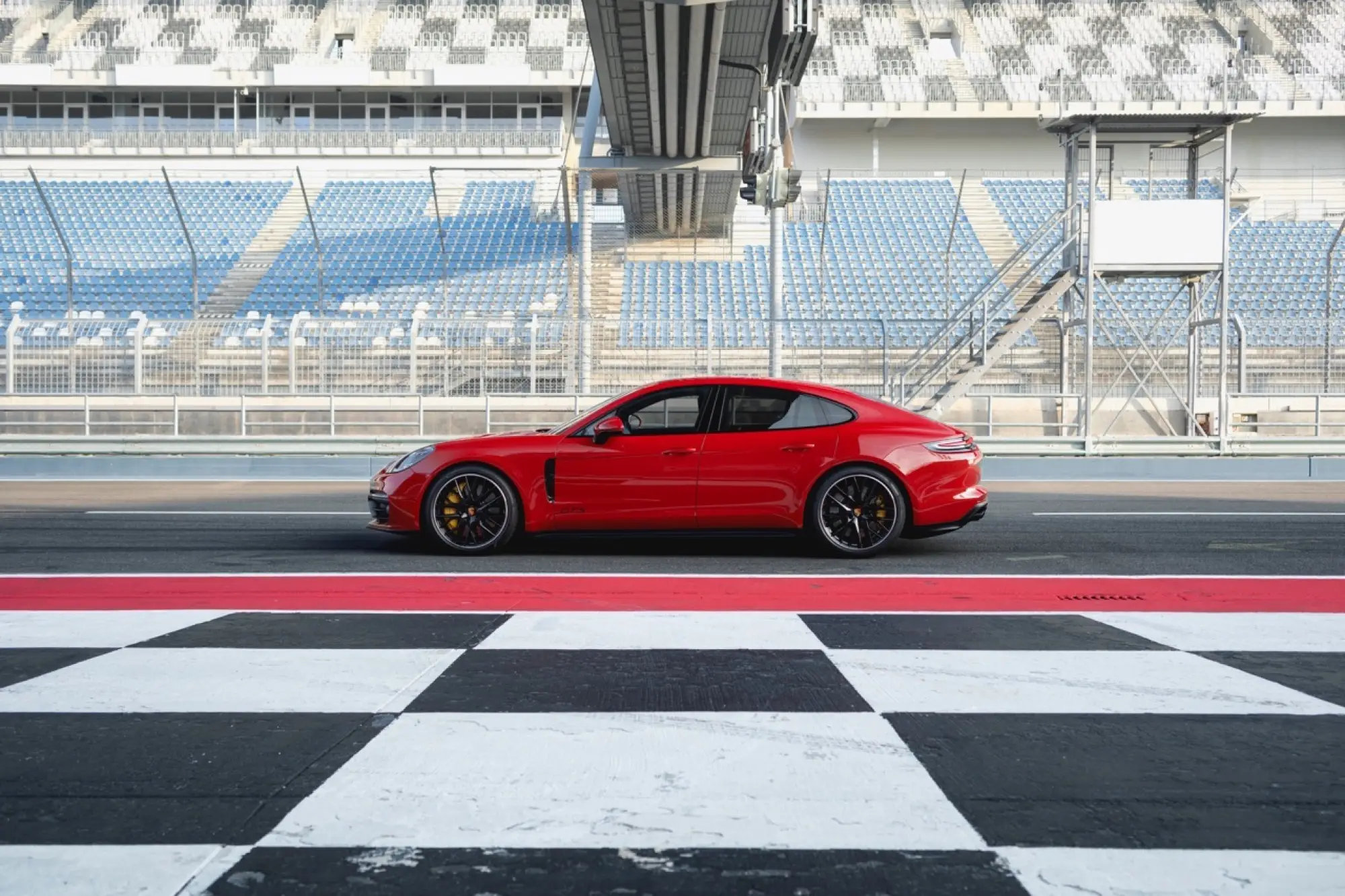 Porsche Panamera GTS e GTS Sport Turismo - 1