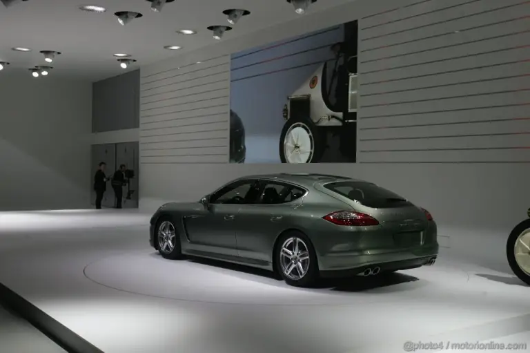 Porsche Panamera Hybrid Ginevra 2011 - 13