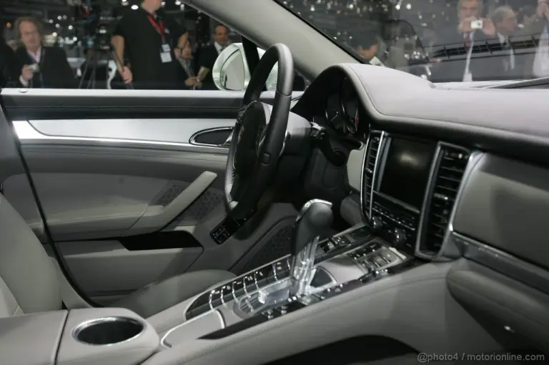 Porsche Panamera Hybrid Ginevra 2011 - 19