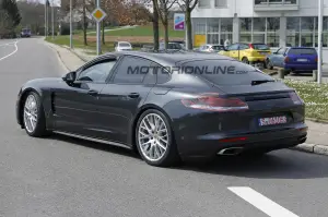 Porsche Panamera MY 2017 - Foto spia 01-04-2016