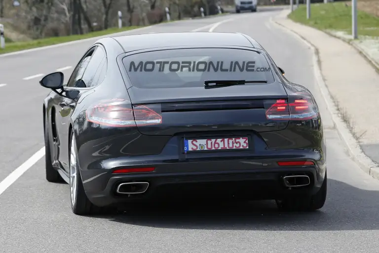 Porsche Panamera MY 2017 - Foto spia 01-04-2016 - 14