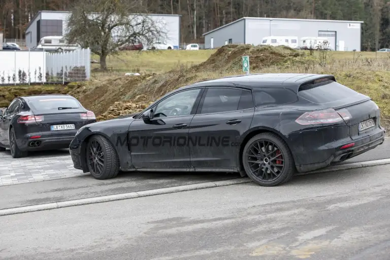 Porsche Panamera Shooting Brake - Foto spia 05-02-2016 - 10