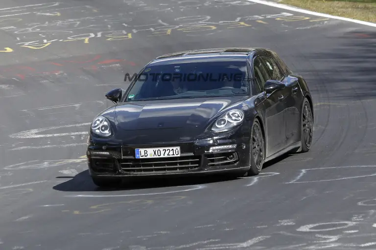 Porsche Panamera Shooting Brake - Foto spia 13-04-2016 - 1